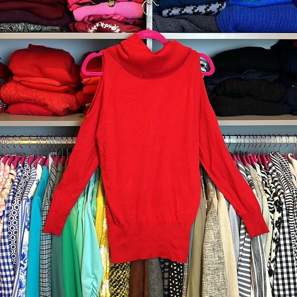 The Limited red cold shoulder long sleeve turtleneck sweater size XS NWT - Picture 3 of 3